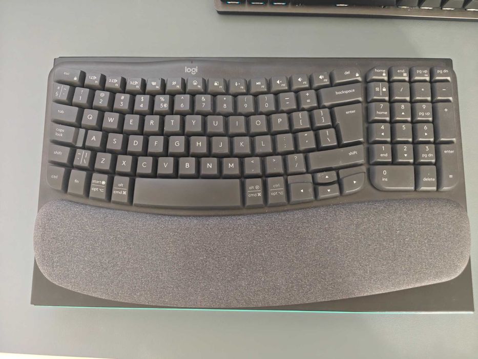 Teclado ergonómico Logitech Wave Keys