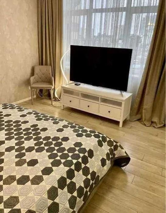 Оренда 2-к квартири на вул. Салютна