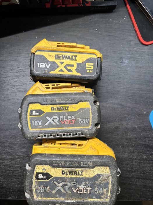 Продам акумулятори Dewalt flex volt