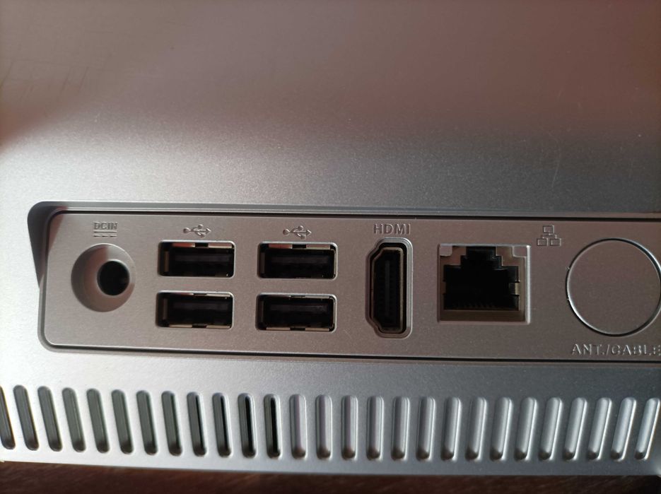 Моноблок Б-клас Asus ET2011AUKB / 20" (1600x900) TN / AMD E-450 б/в