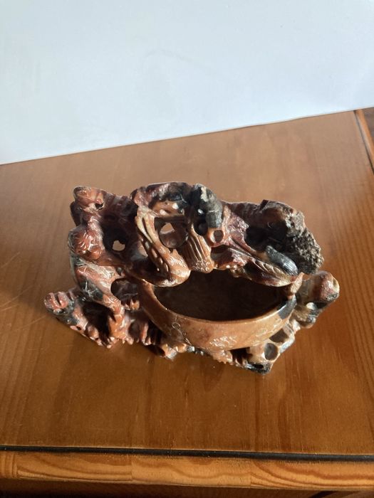 Peça em jade vermelha