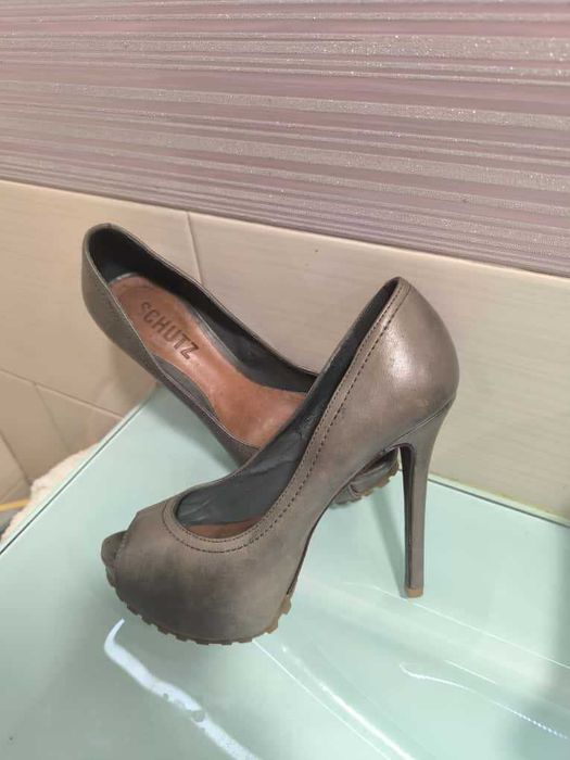 Sapatos em pele SCHUTZ N38