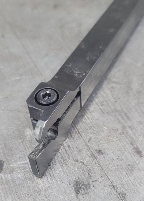 Składane noże tokarskie