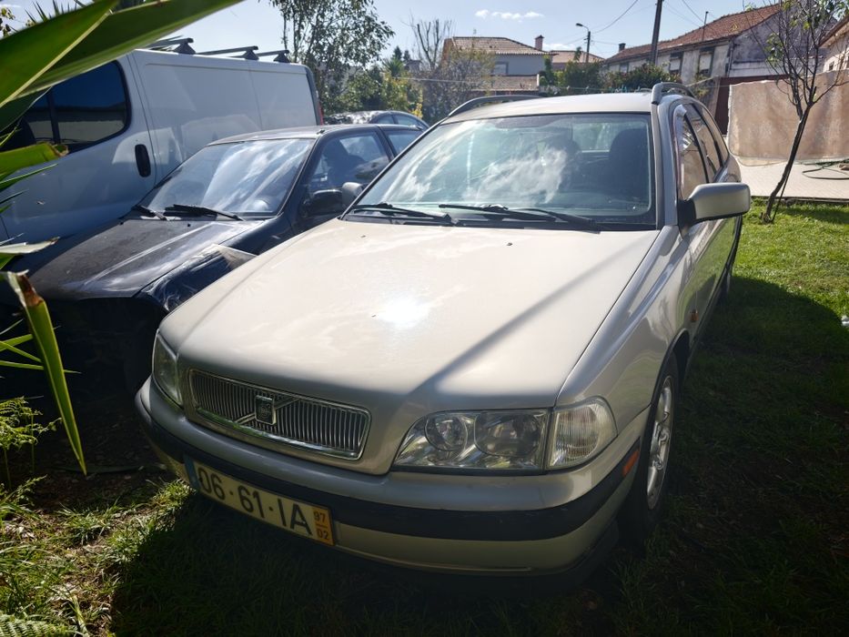 Volvo V40 combi gasolina 1.8 — photo 2