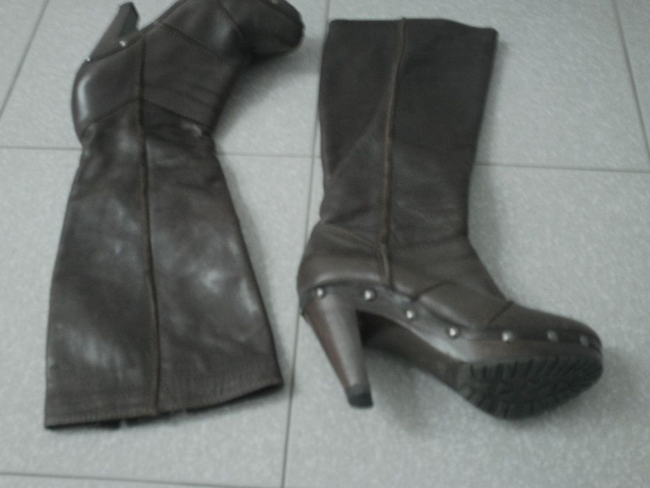Botas practicamente novas