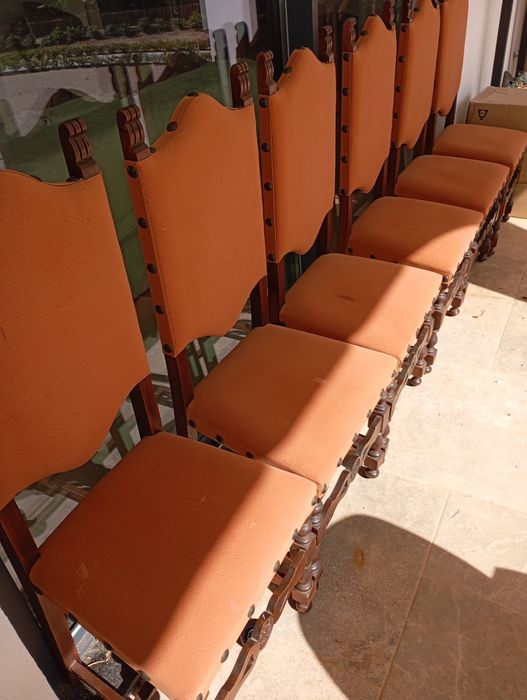 Sofá e cadeiras todas apenas 80 anos