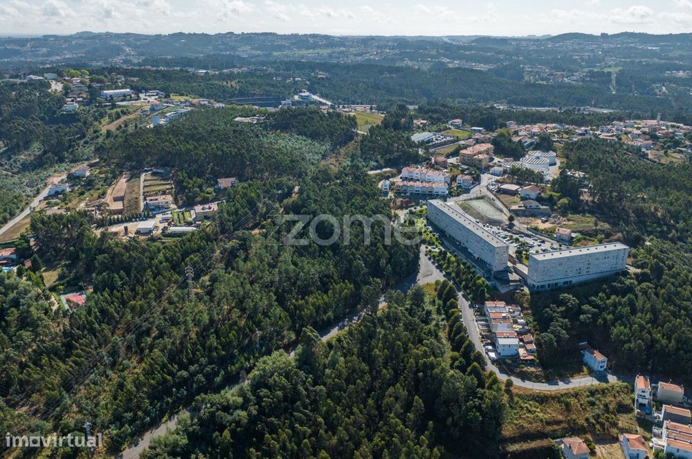 Terreno Urbanizável com 2.900 m² em Crestuma – Vila Nova de Gaia