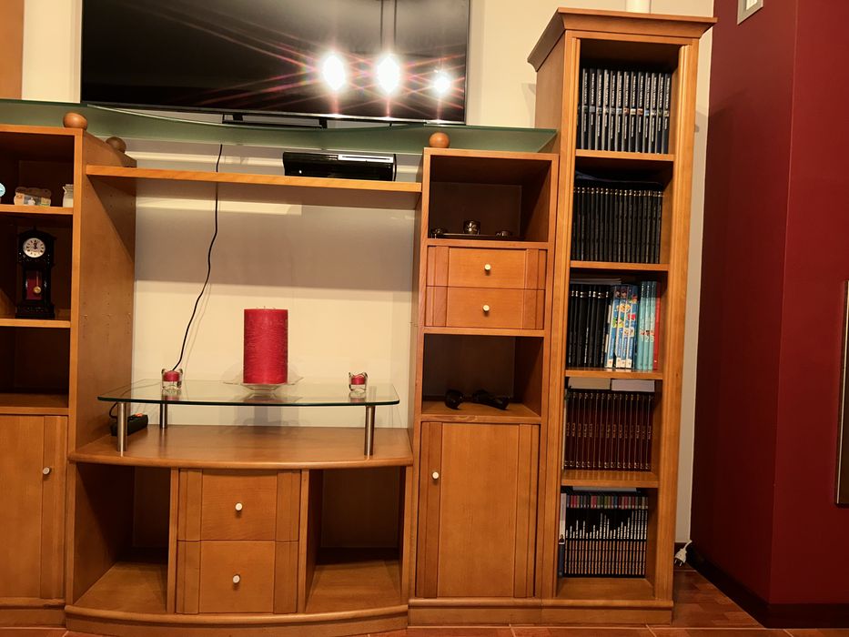 Móvel  TV usado como novo