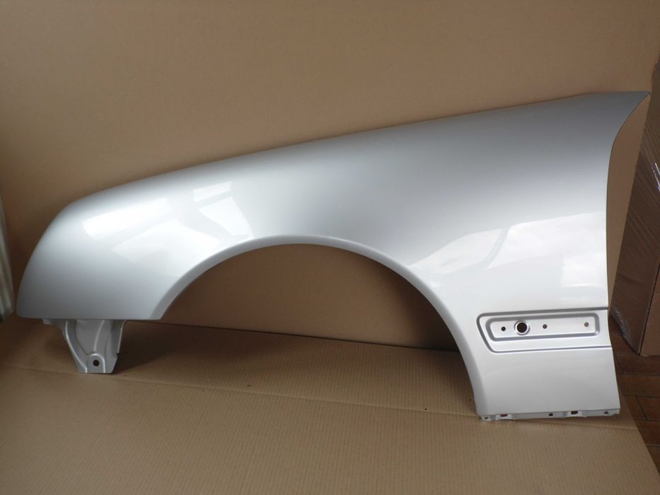 Mercedes W210 S210 LIFT 00-03r błotnik lewy srebrny 744