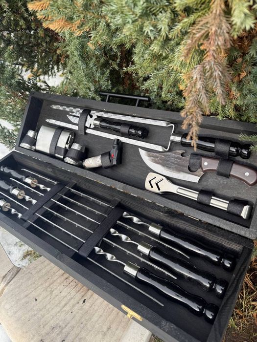 Шампура для шашлику в дерев'яному кейсі на подарунок чоловікові