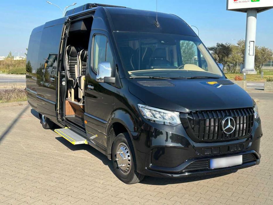 Wynajem 20 osobowego busa z kierowcą Przewóz osób Transport lotnisko