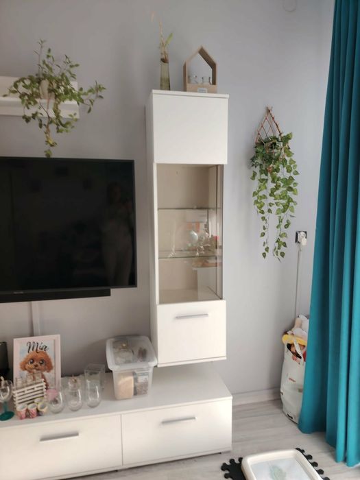 Białe meble salonowe