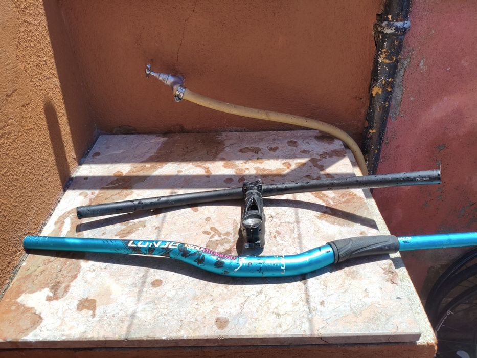 Vendo quadro BMW 26 com freio Shimano 45€-vendo guiador azul para bicicleta 29-20€ vendo guiador preto original da bmw 30€ estou a vender isso urgente