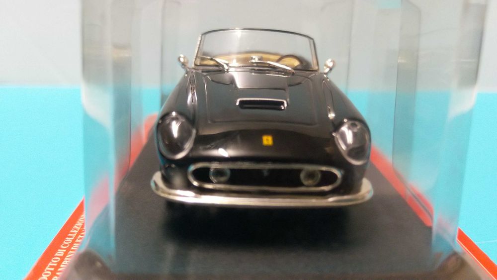 Ferrari 250 GT California (1957) - Miniatura IXO/Altaya à escala 1/43