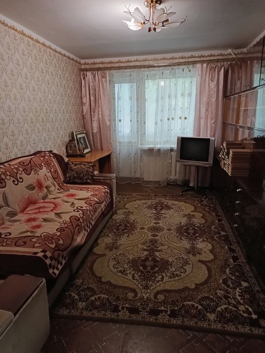 Продам 3к квартиру Космонавтів/10 квартал
