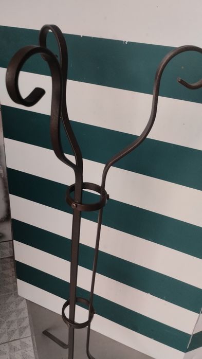 Suporte de Vaso  em Ferro .64740317404673124