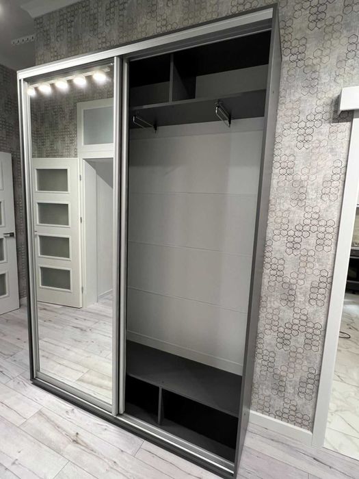 Шафи купе різного розміру і фасадів. Фабричні. Шкафы купе