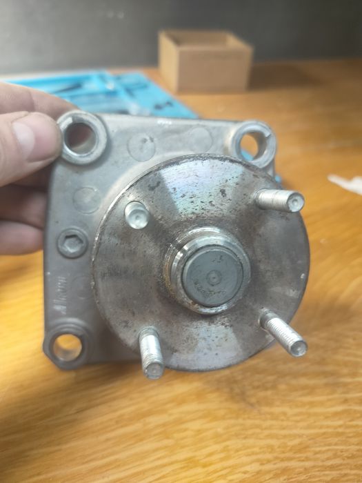 MD364879 Mitsubishi кронштейн крепления вентилятора