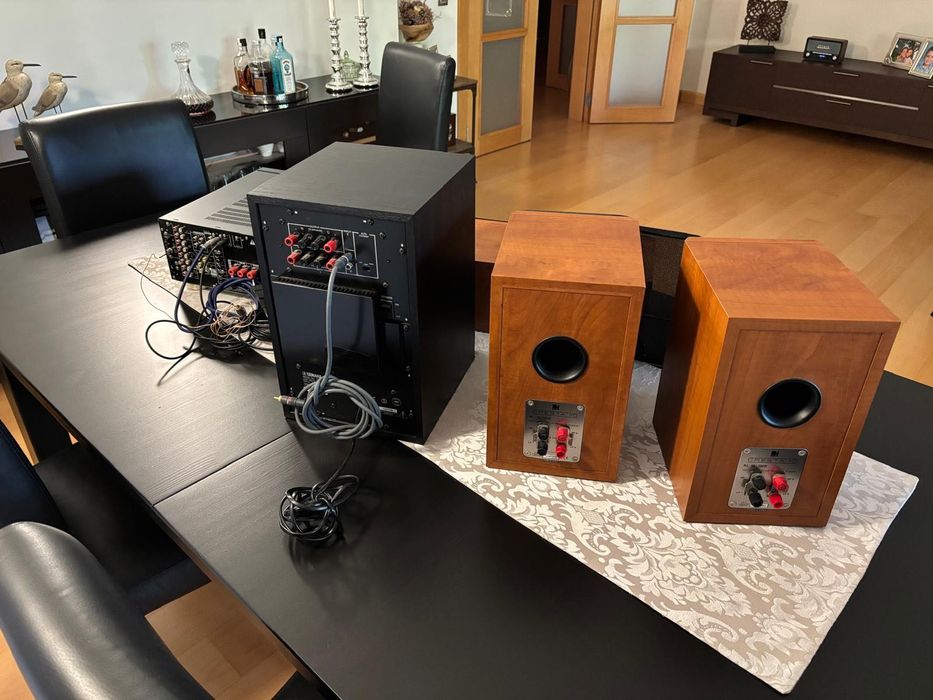 Amplificador / Receptor AV + Colunas + Subwoofer