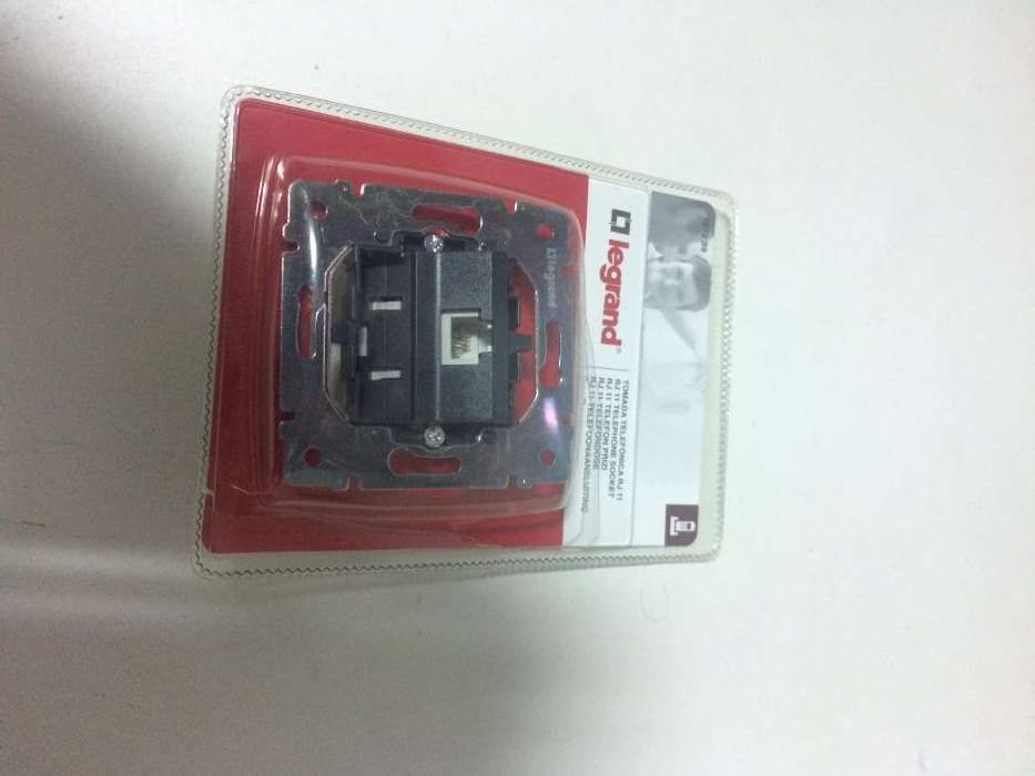 Tomada de telefone (RJ11)