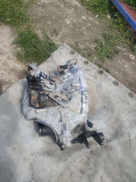 Коропка КПП піввісь демфор Toyota Avensls T25 2-2 дизель 6 Ступка