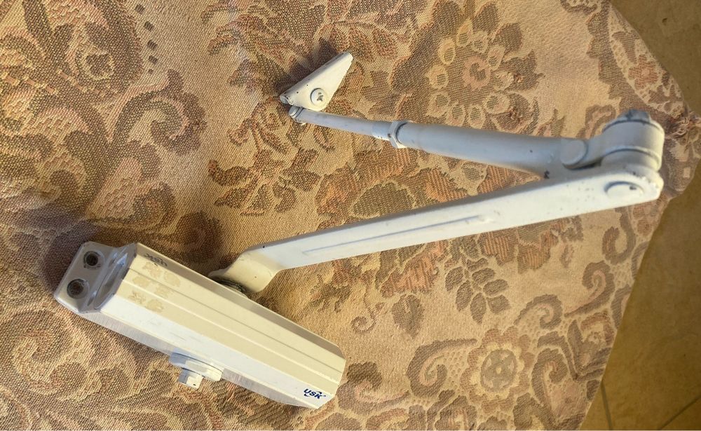 Доводчик двери USK для дверей 40-80 кг