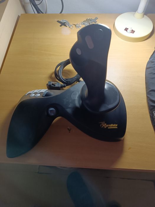 Joystick Gravis Xterminator Dual Control

- Limpo e bem conservado
- D