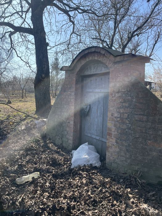 Ділянка  під будівництво з комунікаціями , погрібом та гаражем(!)