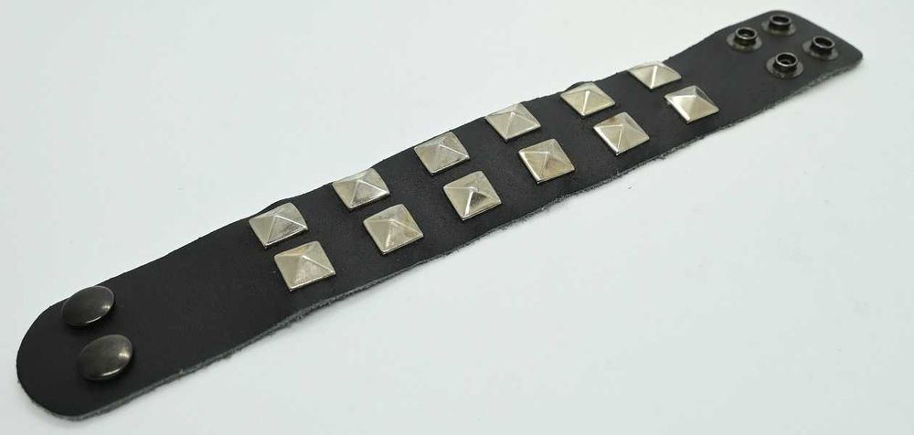 Bransoleta w ćwieki