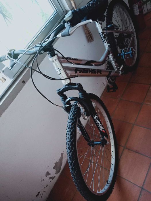 Modelo Asher com pouco uso