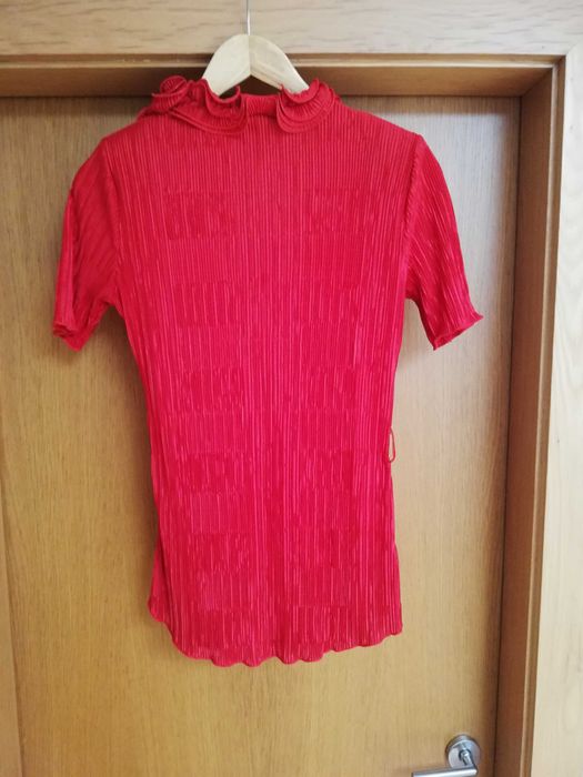 Top vermelho de cerimónia