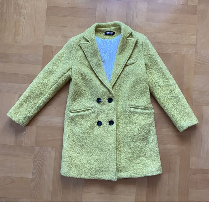 Cytrynowy płaszcz damski na zimę