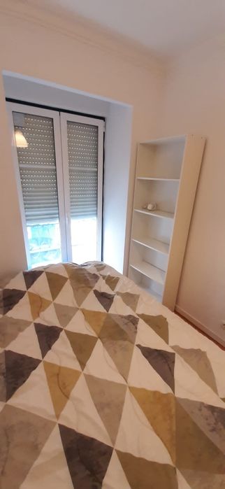 Quarto casal na GRAÇA. Centro Lisboa. Entrada imediata.