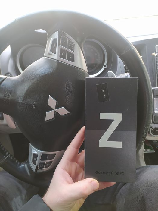 Продам Самсугнг z flip 3 8-256g
