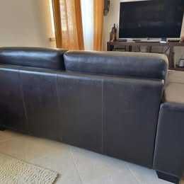 Sofá Em Couro, feito sob medida. Comprimento 2m/  Preço Negociável