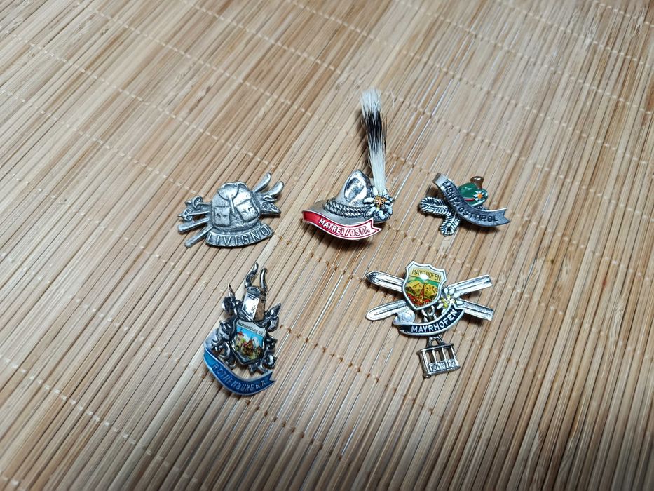 Kolekcja 5 vintage alpejskich przypinek myśliwskich – Austria, Niemcy
