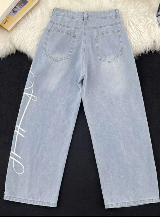 Джинси жіночі з надписом на нозі