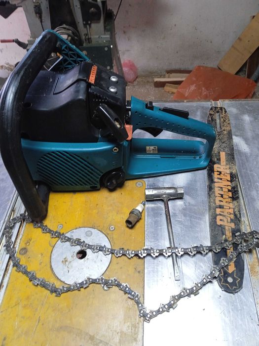Продам бензопилу