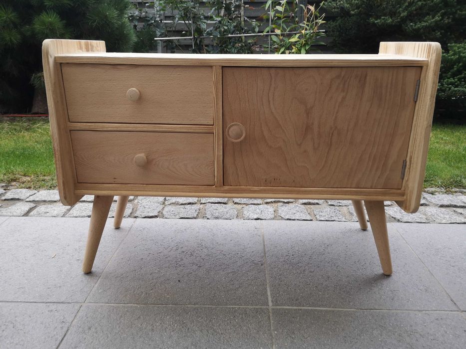 Drewniana szafeczka z lat 60-70