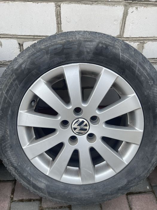 Диски оригінальні passat r16 з зимовою гумою kapsen
