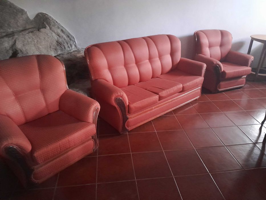 Vendo 3 sofas o grande e sofa cama