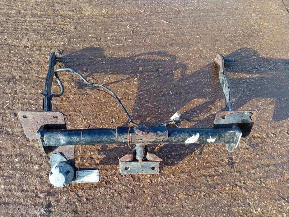 Vende se bola reboque para Renault