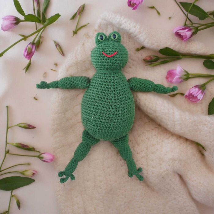 Pleciona maskotka żaba