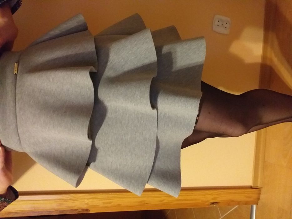 Szara spódniczka pianka falbanki rozm.M