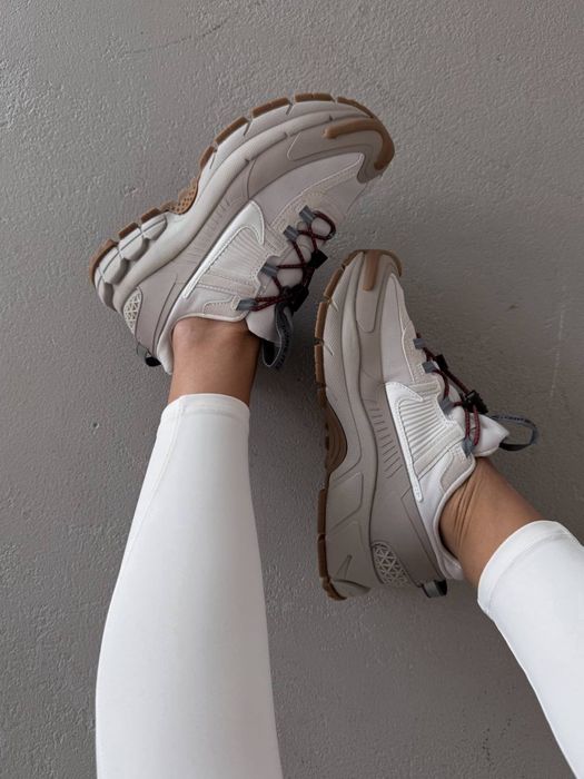 Buty Nike Zoom Vomero Roam Summit White-Light Bone