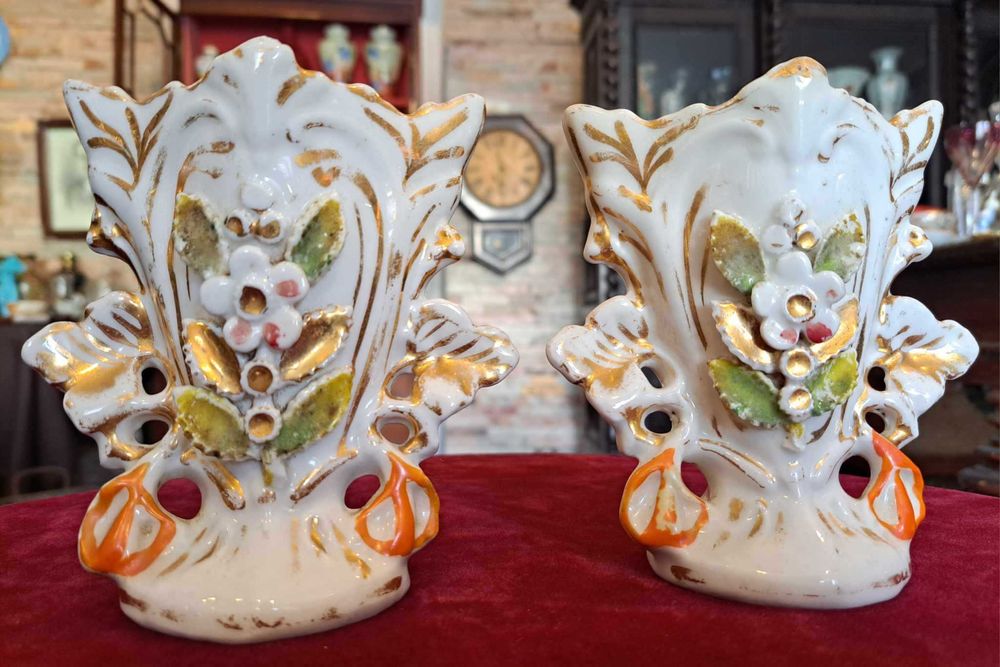 Par de floreiras antigas em faiança