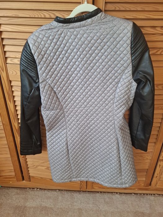 Bardzo oryginalny płaszcz roz.42