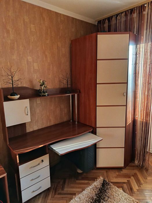 Шкаф угловой для комнаты