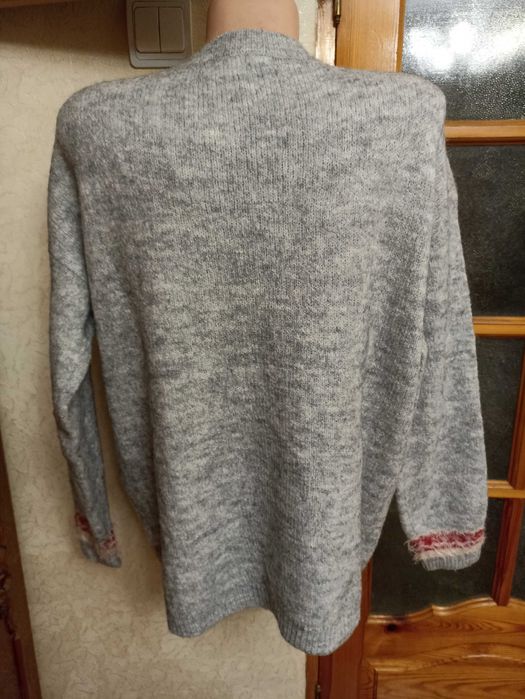 Сірий новорічний светр з ведемедиком- найкращий подарунок на Новий рік