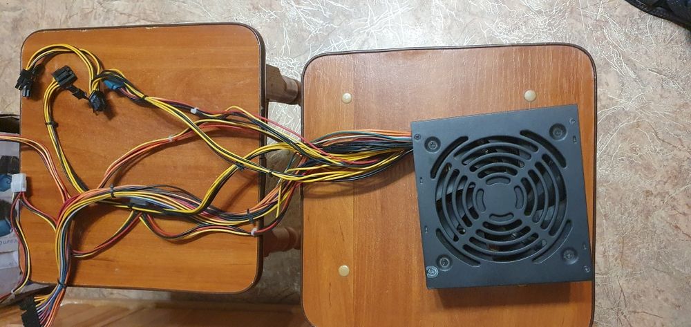 Продам блок питания Aerocool vx 700w. рабочем хорошем состоянии.